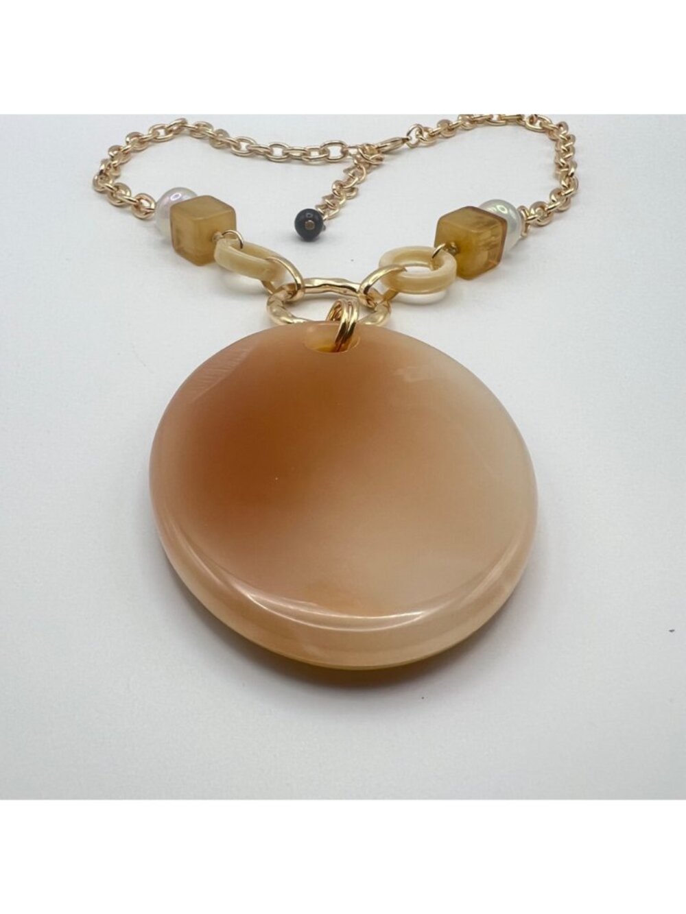 Vintage Lucite Statement Necklace Earrings Set Marbled Beige Pendant Gold Tone - Picture 4 of 14